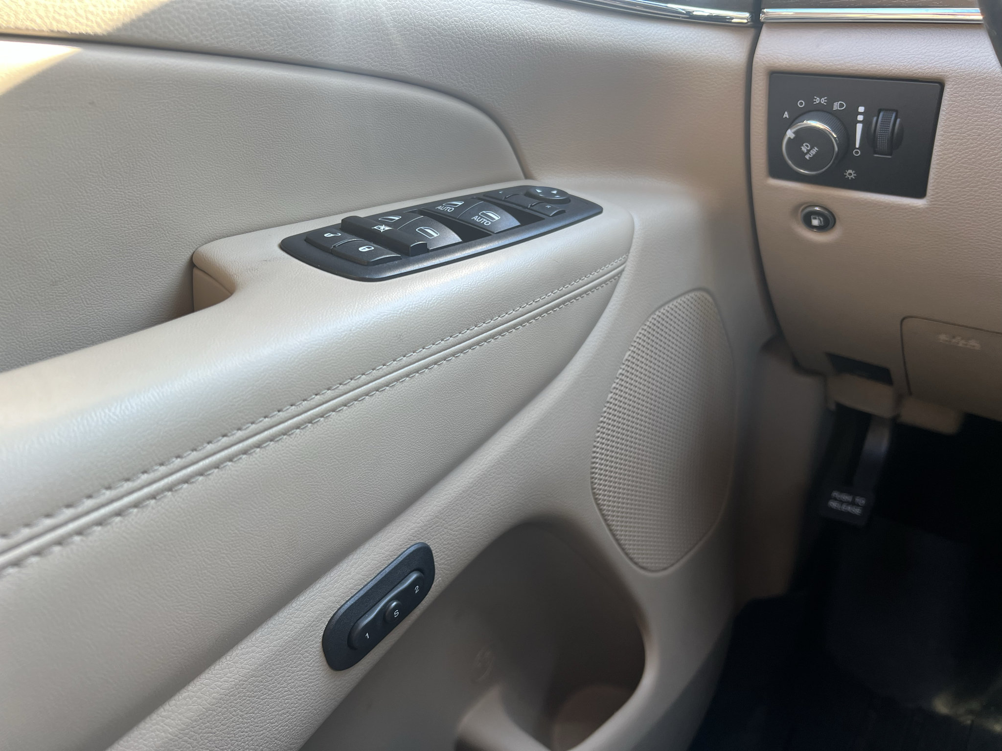 Used 2017 Jeep Grand Cherokee Limited AWD/4WD image 19