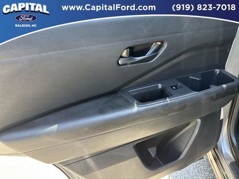 Used 2025 Nissan Pathfinder SV FWD image 17