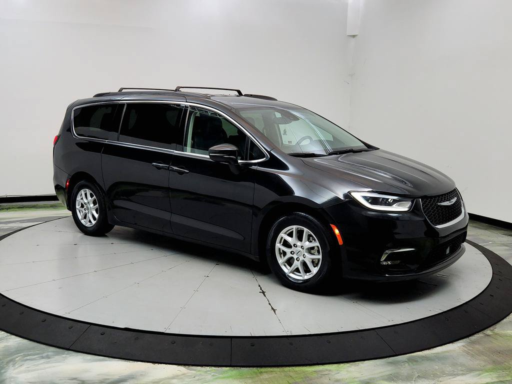 Used 2022 Chrysler Pacifica Touring-L FWD image 3