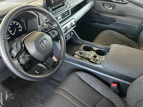 Used 2025 Honda Pilot Sport image 10