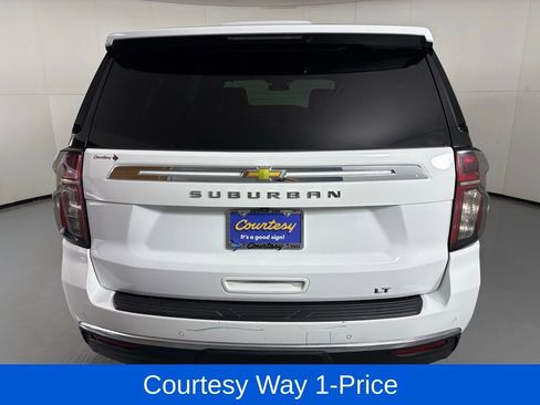 Used 2024 Chevrolet Suburban LT RWD image 9