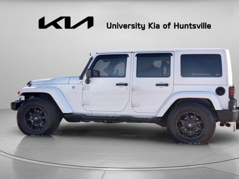 Used 2017 Jeep Wrangler Unlimited Sahara image 4