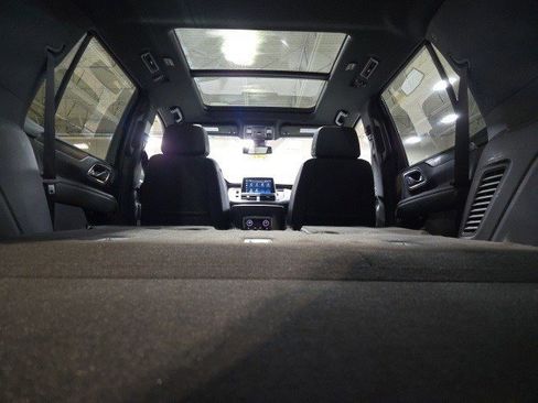 Used 2022 Chevrolet Tahoe Z71 w/ Z71 Off-Road Package image 10