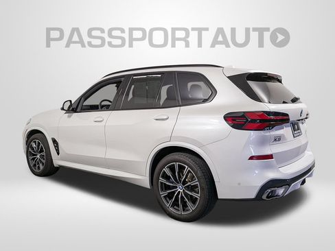 Used 2024 BMW X5 xDrive40i w/ M Sport Package AWD/4WD image 3