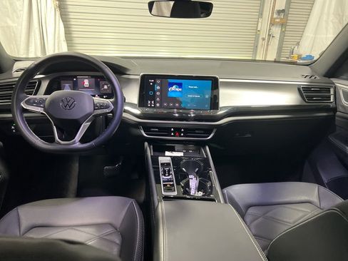 Used 2025 Volkswagen Atlas Cross Sport SE image 17
