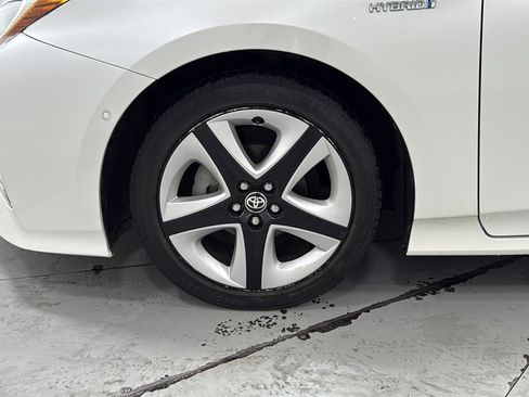 Used 2016 Toyota Prius Four image 24