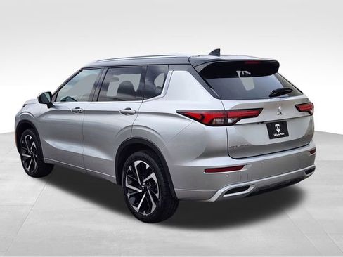 Used 2023 Mitsubishi Outlander SEL image 6