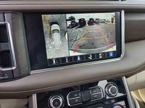 Used 2023 GMC Yukon Denali AWD/4WD image 12