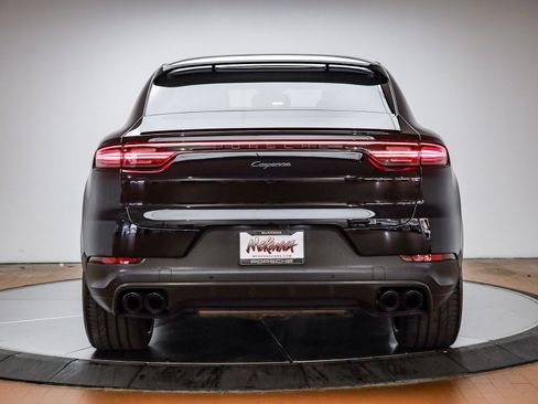 Used 2023 Porsche Cayenne Platinum Edition image 7