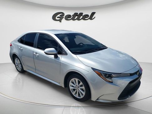 Used 2023 Toyota Corolla LE w/ LE Premium Package FWD image 3