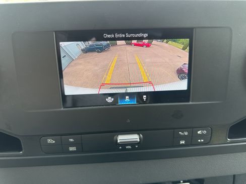 Used 2023 Mercedes-Benz Sprinter 2500 image 16