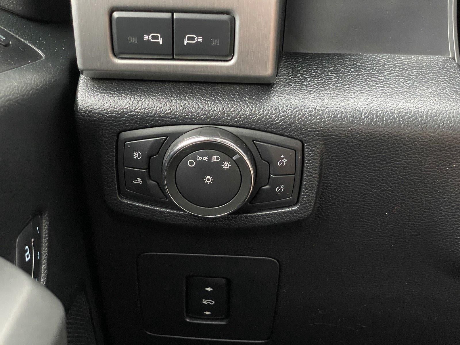 Used 2016 Ford F150 Platinum w/ Equipment Group 701A Luxury AWD/4WD image 37