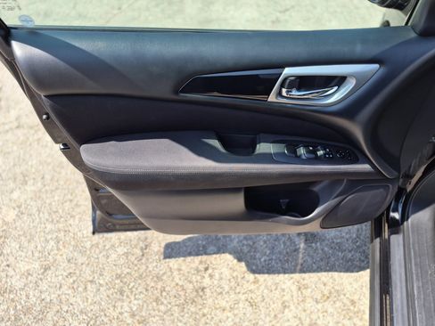 Used 2017 Nissan Pathfinder S FWD image 21