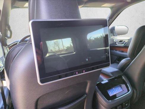 Used 2024 Lincoln Navigator Reserve image 18