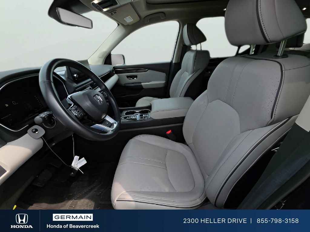 Used 2025 Honda Pilot Elite image 6