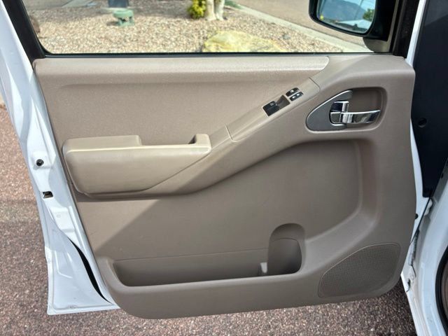 Used 2012 Nissan Frontier SV AWD/4WD image 16