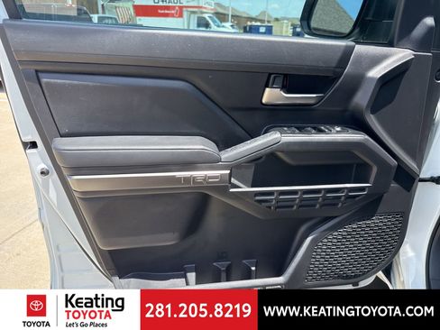Used 2024 Toyota Tacoma TRD Sport AWD/4WD image 12