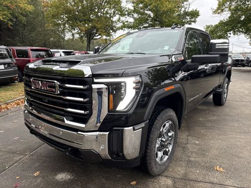 Used 2025 GMC Sierra 2500 SLT image 3
