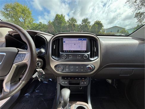Used 2022 GMC Canyon Denali image 11