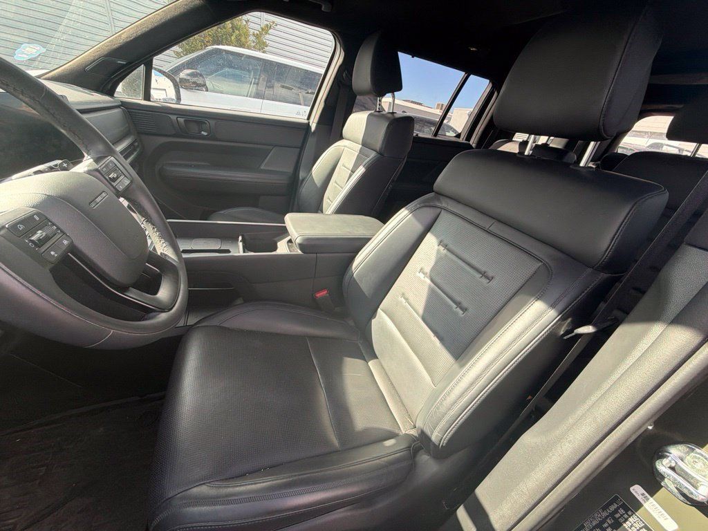 Used 2024 Hyundai Santa Fe Calligraphy AWD/4WD image 4