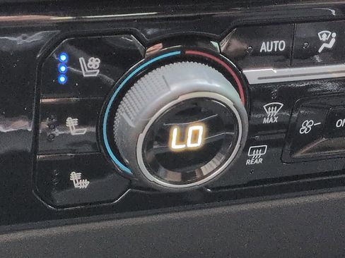 Used 2024 Chevrolet Silverado 2500 High Country w/ Technology Package image 22