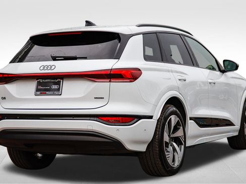 Certified 2025 Audi Q6 e-tron Premium Plus w/ Premium Plus image 8