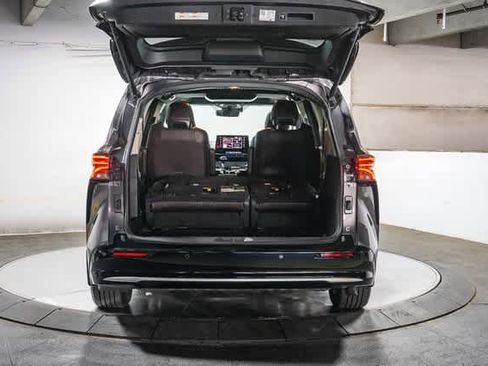 Certified 2023 Toyota Sienna Platinum image 28