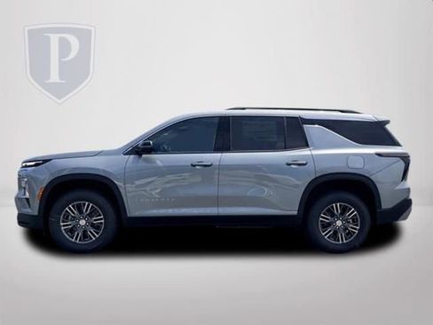 New 2026 Chevrolet Traverse LT w/ Driver Confidence Package AWD/4WD image 11