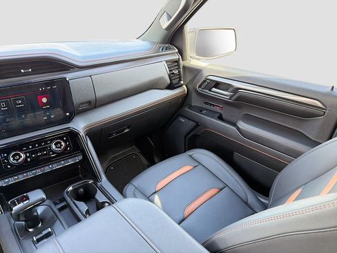 Used 2024 GMC Sierra 1500 AT4 w/ Technology Package AWD/4WD image 23