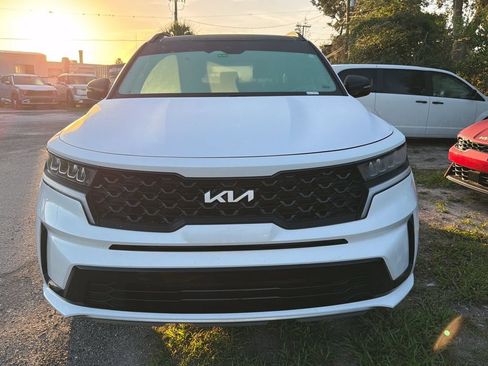 Used 2023 Kia Sorento S w/ Panoramic Sunroof Package FWD image 2