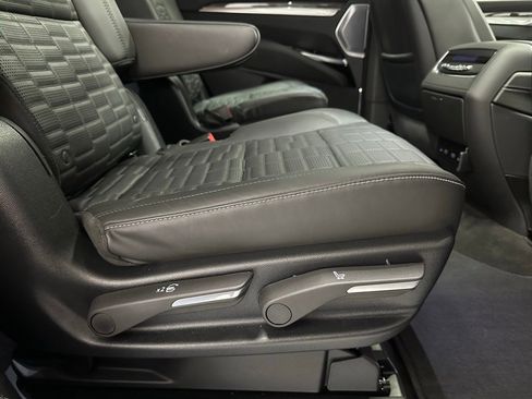 Used 2025 Cadillac Escalade V image 61