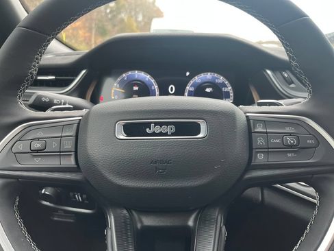 New 2025 Jeep Grand Cherokee Laredo X w/ Luxury Tech Group I AWD/4WD image 7
