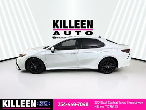 Used 2022 Toyota Camry XSE FWD image 4