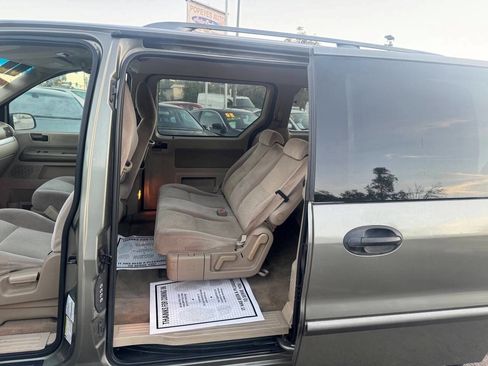Used 2005 Ford Freestar SE FWD image 9