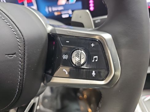 Certified 2025 BMW 750e xDrive image 20