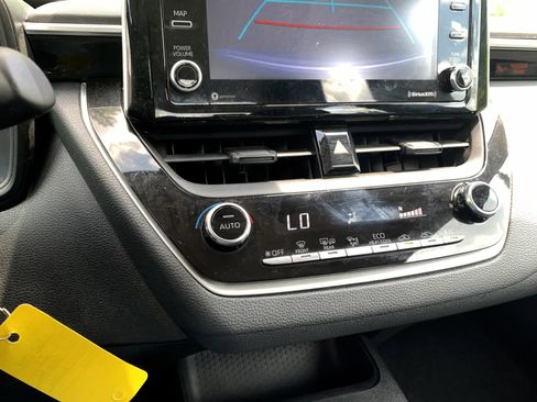 Used 2021 Toyota Corolla LE FWD image 14