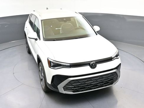 Used 2025 Volkswagen Taos SE image 49