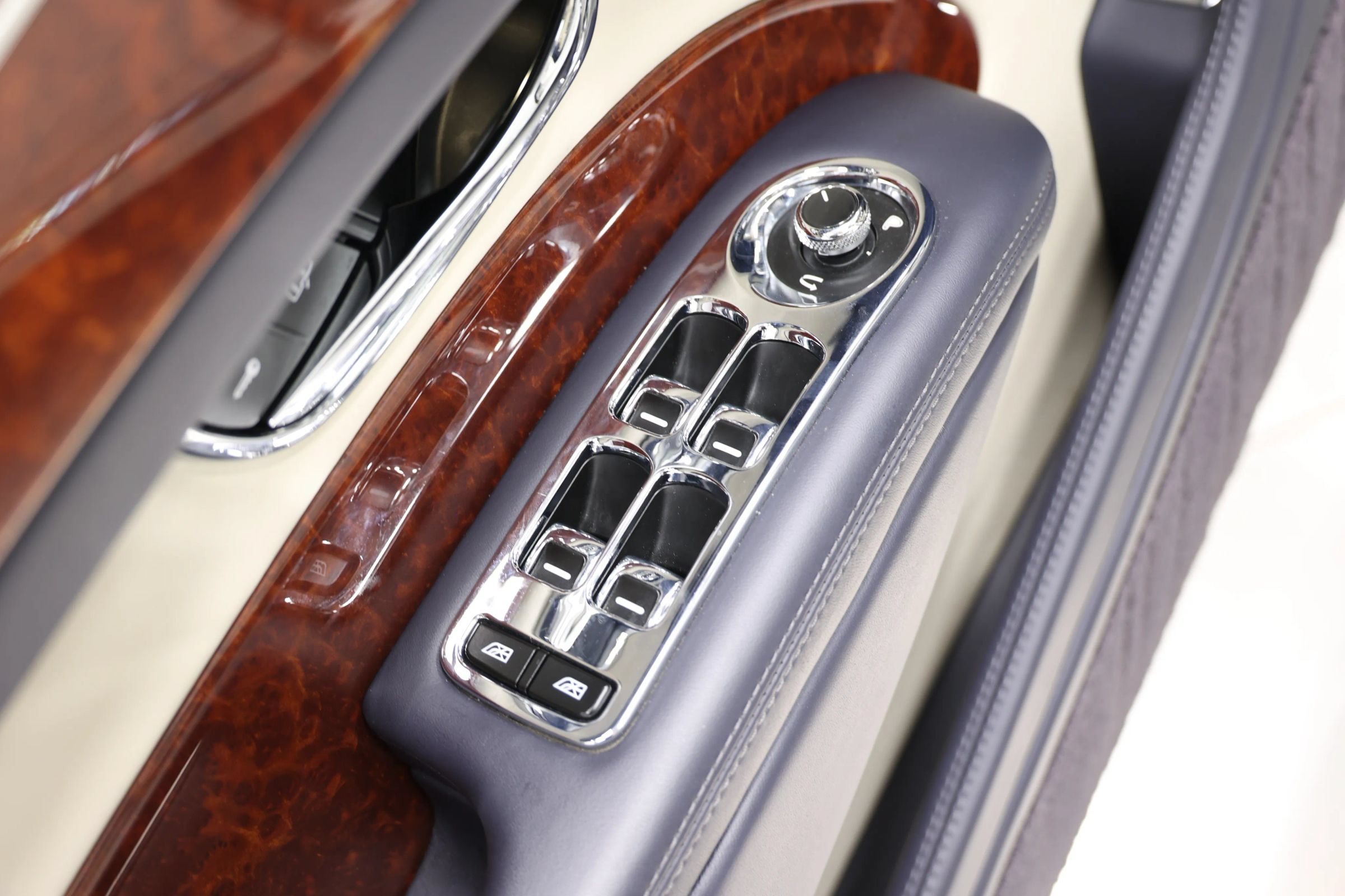 Used 2017 Bentley Mulsanne RWD image 16