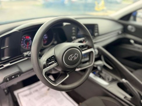 Used 2023 Hyundai Elantra SEL FWD image 11