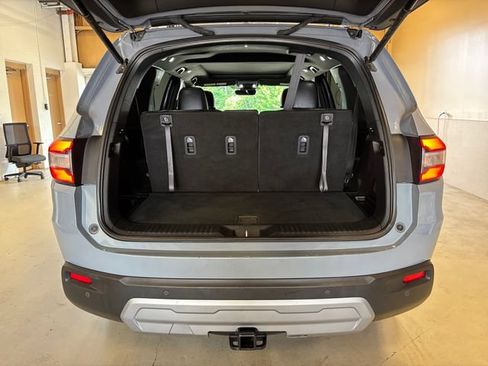 Used 2025 Honda Pilot TrailSport image 19
