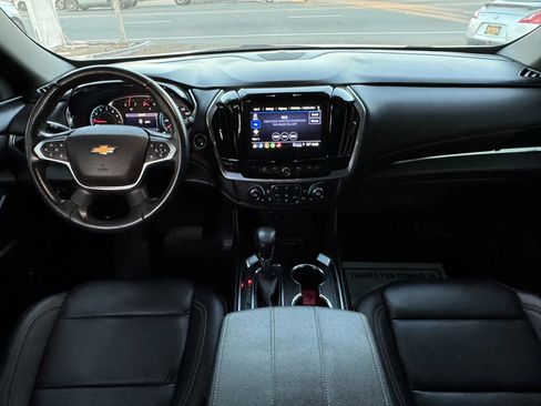 Used 2022 Chevrolet Traverse LT image 23