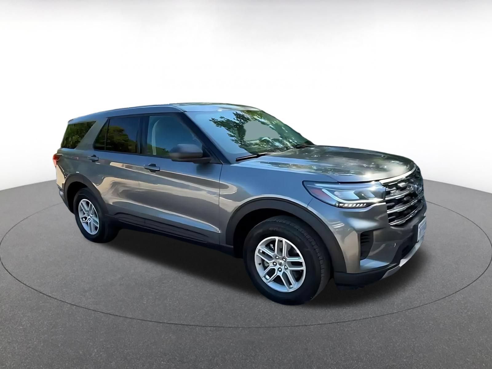 Used 2026 Ford Explorer Active AWD/4WD image 2
