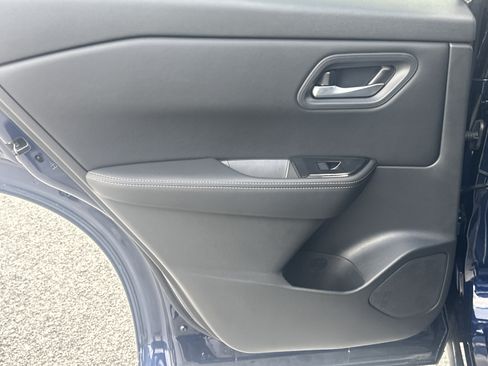 Used 2026 Nissan Rogue SV FWD image 24