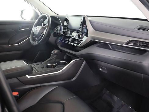 Used 2022 Toyota Highlander XLE image 29