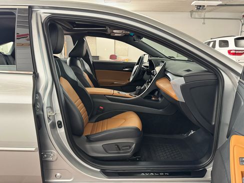 Used 2021 Toyota Avalon XSE image 38