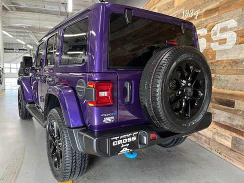 Used 2023 Jeep Wrangler Unlimited Sahara w/ Cold Weather Group AWD/4WD image 26