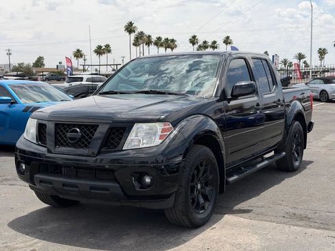 Used 2021 Nissan Frontier SV w/ Midnight Edition Floor Mats RWD image 2
