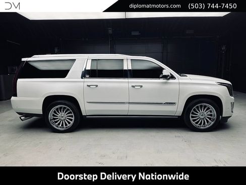 Used 2017 Cadillac Escalade ESV Platinum AWD/4WD image 8