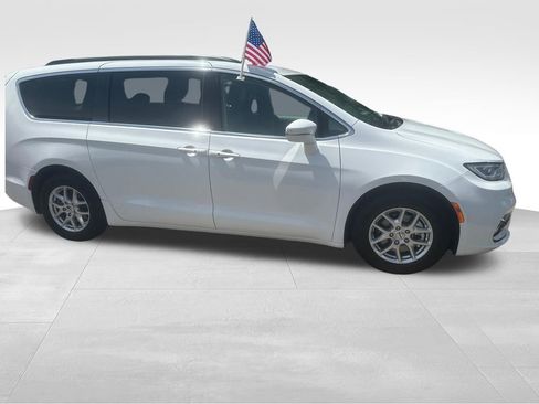 Used 2022 Chrysler Pacifica Touring-L FWD image 28