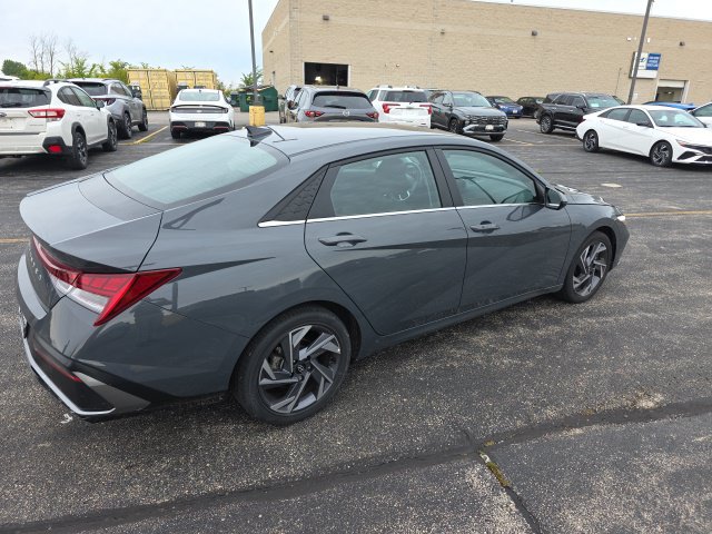 Used 2025 Hyundai Elantra SEL w/ Cargo Package FWD image 4